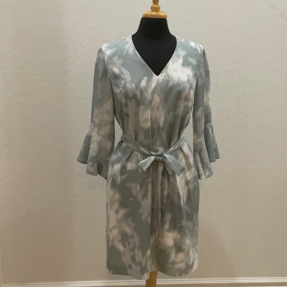 Cute dress!
